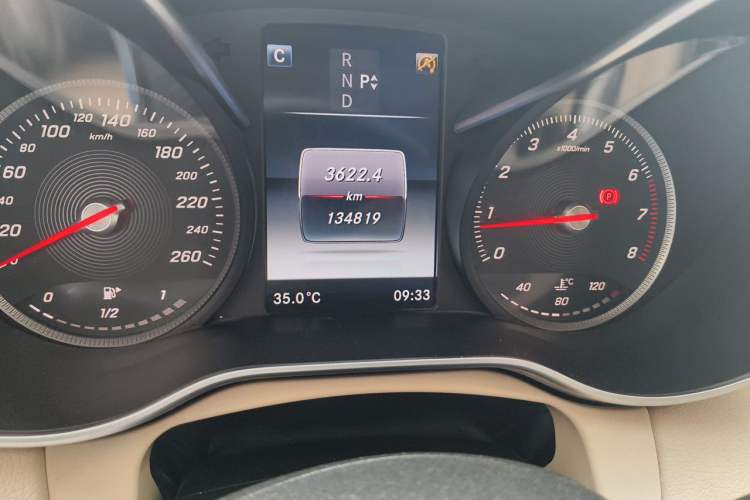 Used Mercedes-Benz C-Class 2015 Restyled C 180 L Sport Edition Odometer Close Up