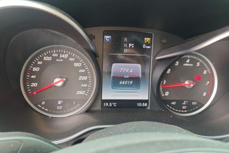 Used Mercedes-Benz C-Class 2015 C 200 L Sport Edition Odometer Close Up
