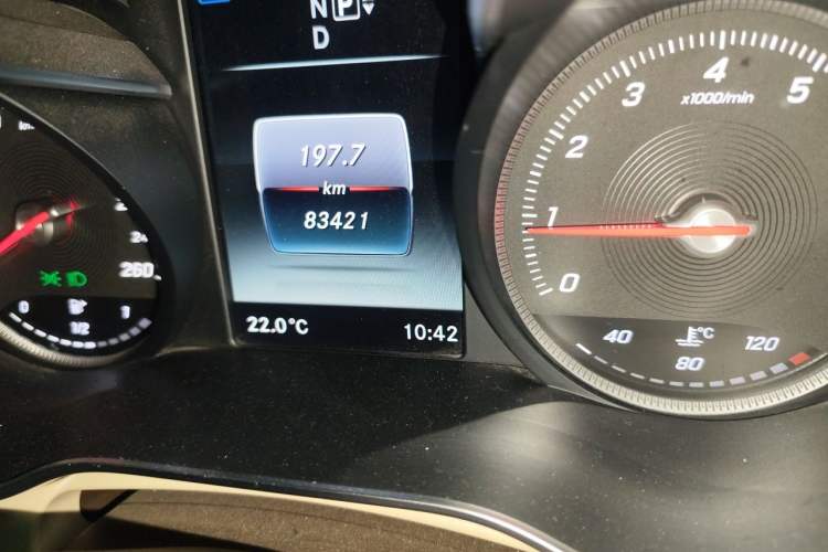 Used Mercedes-Benz C-Class 2015 C 200 L Odometer Close Up