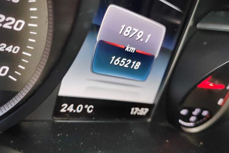 Used Mercedes-Benz C-Class 2015 C 200 L Odometer Close Up