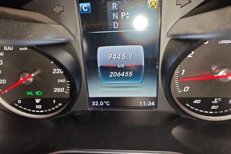 Used Mercedes-Benz C-Class 2015 Revised C 200 L Sport Edition Odometer Close Up
