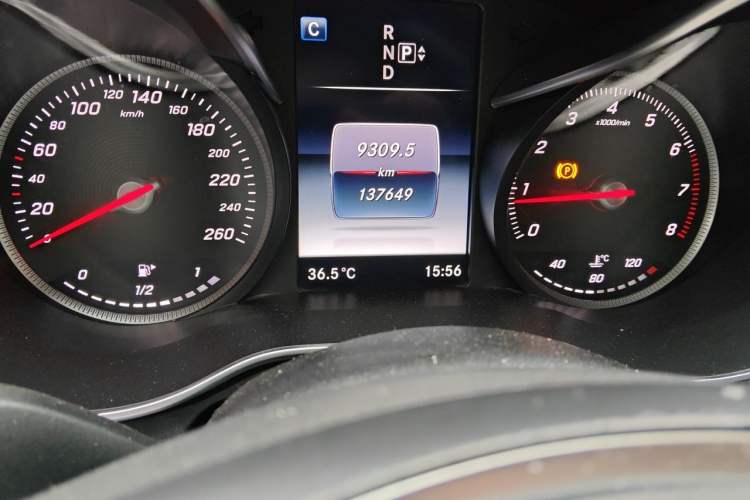 Used Mercedes-Benz C-Class 2015 Restyled C 180 L Sport Edition Odometer Close Up