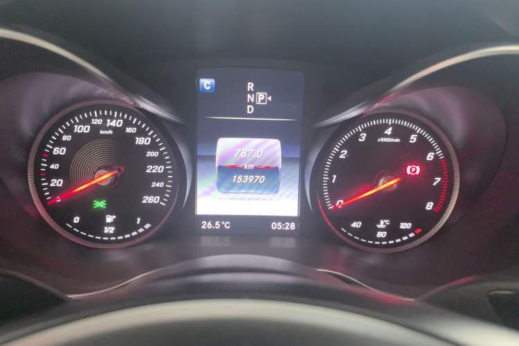 Used Mercedes-Benz C-Class 2015 C 200 L Sport Edition Odometer Close Up