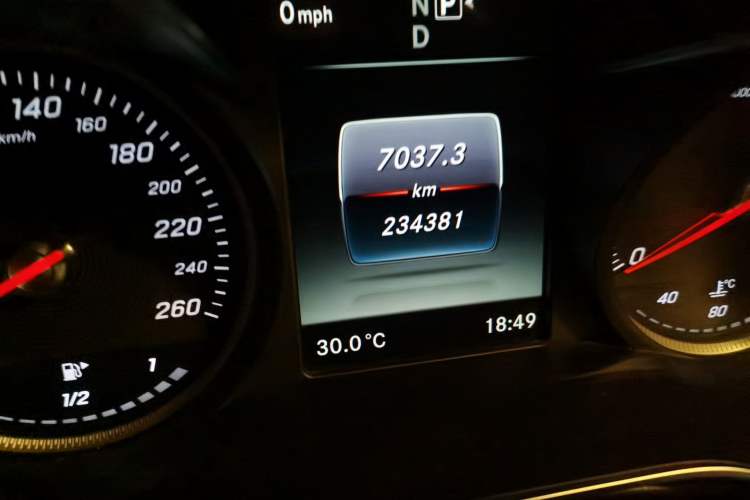 Used Mercedes-Benz C-Class 2015 C 260 L Odometer Close Up