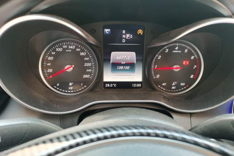 Used Mercedes-Benz C-Class 2015 C 200 L Sport Edition Odometer Close Up