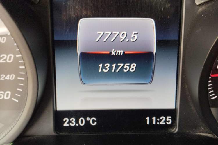 Used Mercedes-Benz C-Class 2015 C 200 L Sport Edition Odometer Close Up