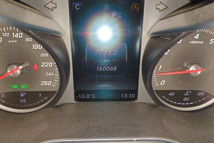 Used Mercedes-Benz C-Class 2015 C 200 L Sport Edition Odometer Close Up