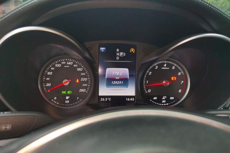 Used Mercedes-Benz C-Class 2015 C 200 L Odometer Close Up