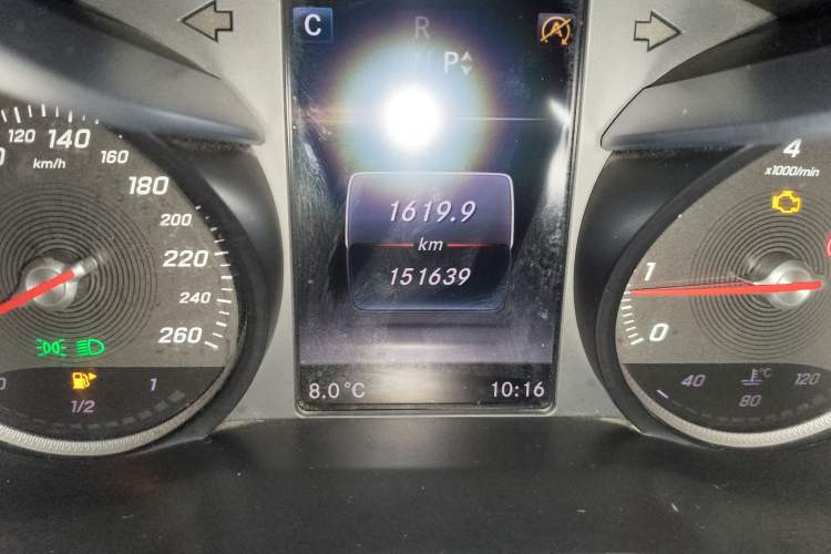 Used Mercedes-Benz C-Class 2015 Facelift C 200 L Odometer Close Up