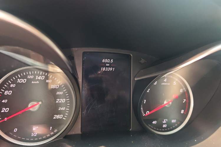 Used Mercedes-Benz C-Class 2015 Facelift C 180 L Odometer Close Up