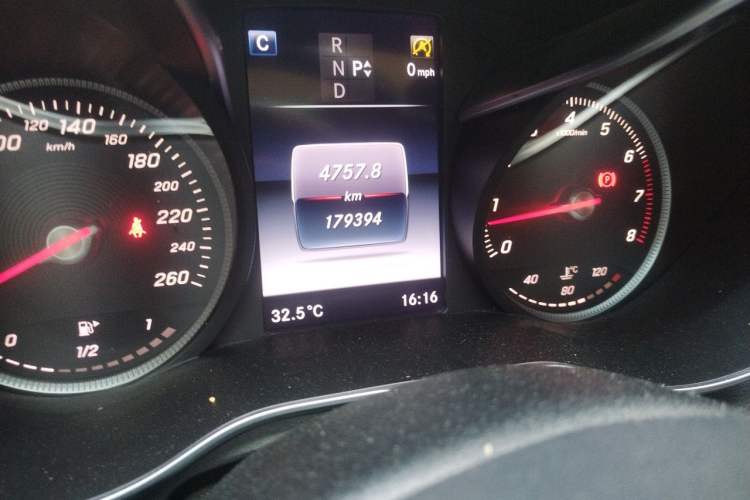 Used Mercedes-Benz C-Class 2015 Revised C 200 L Sport Edition Odometer Close Up