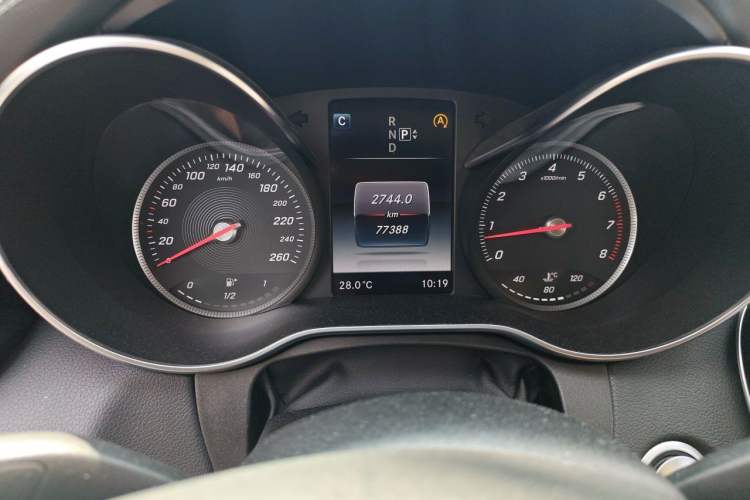 Used Mercedes-Benz C-Class 2015 C 200 L Sport Edition Odometer Close Up