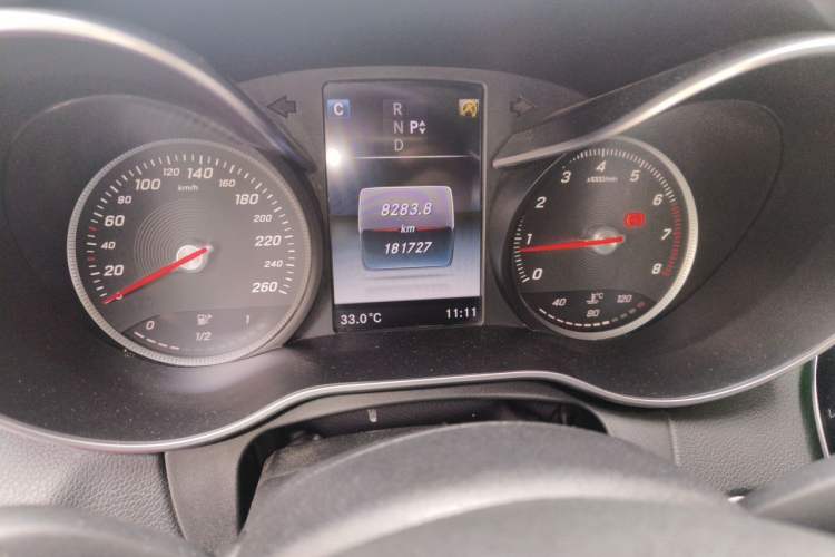 Used Mercedes-Benz C-Class 2015 C 300 L Sport Edition Odometer Close Up