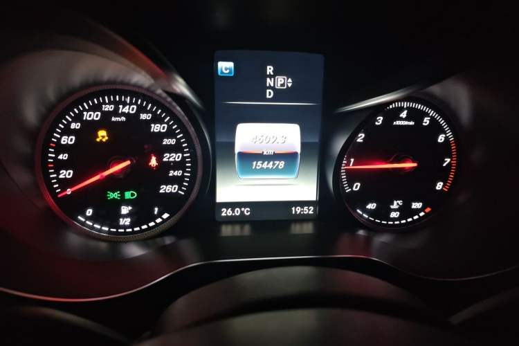 Used Mercedes-Benz C-Class 2015 Revised C 200 L Sport Edition Odometer Close Up