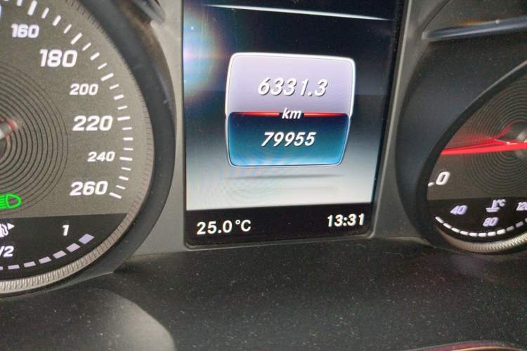 Used Mercedes-Benz C-Class 2015 C 200 L Sport Edition Odometer Close Up