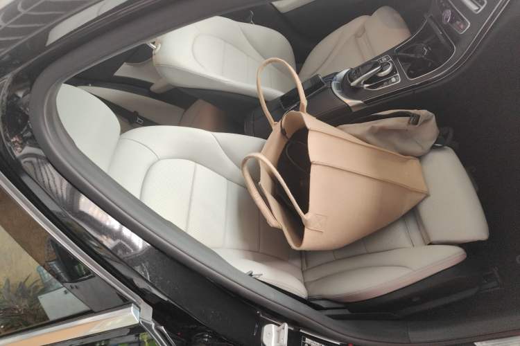 Used Mercedes-Benz C-Class 2015 C 200 station wagon Right Front Seat