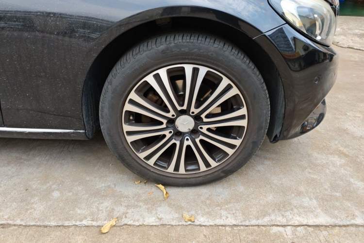 Used Mercedes-Benz C-Class 2015 Facelift C 200 L Right Front Wheel Hub