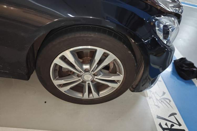 Used Mercedes-Benz C-Class 2015 Revised C 200 L Sport Edition Right Front Wheel Hub