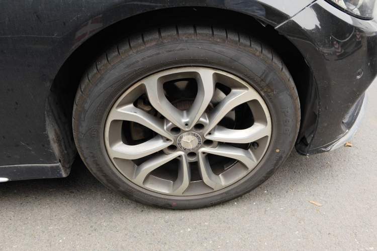 Used Mercedes-Benz C-Class 2015 Restyled C 180 L Sport Edition Right Front Wheel Hub
