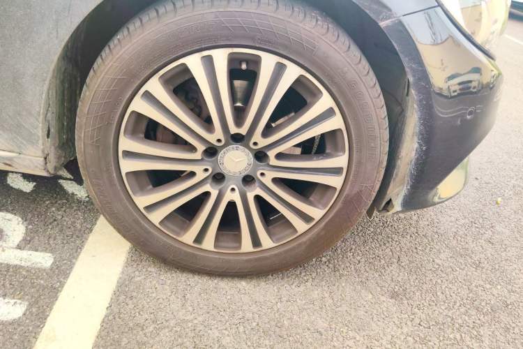 Used Mercedes-Benz C-Class 2015 Facelift C 200 L Right Front Wheel Hub