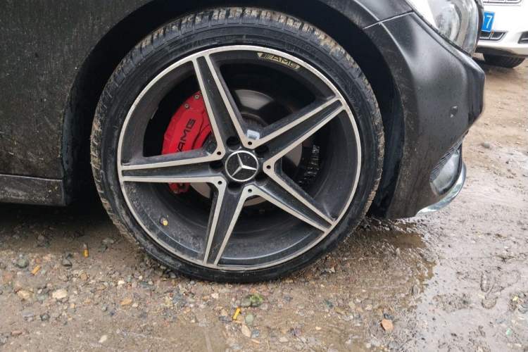 Used Mercedes-Benz C-Class 2015 C 200 L Sport Edition Right Front Wheel Hub