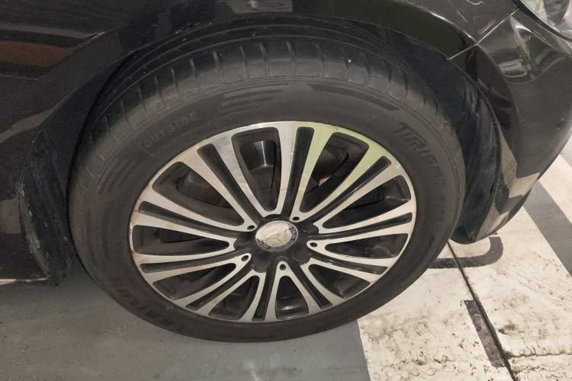 Used Mercedes-Benz C-Class 2015 Facelift C 200 L Right Front Wheel Hub