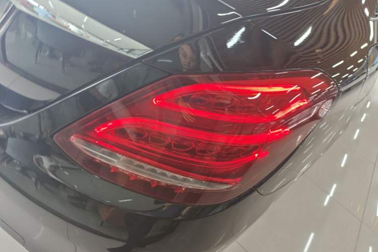 Used Mercedes-Benz C-Class 2015 Revised C 200 L Sport Edition Right Rear Taillight
