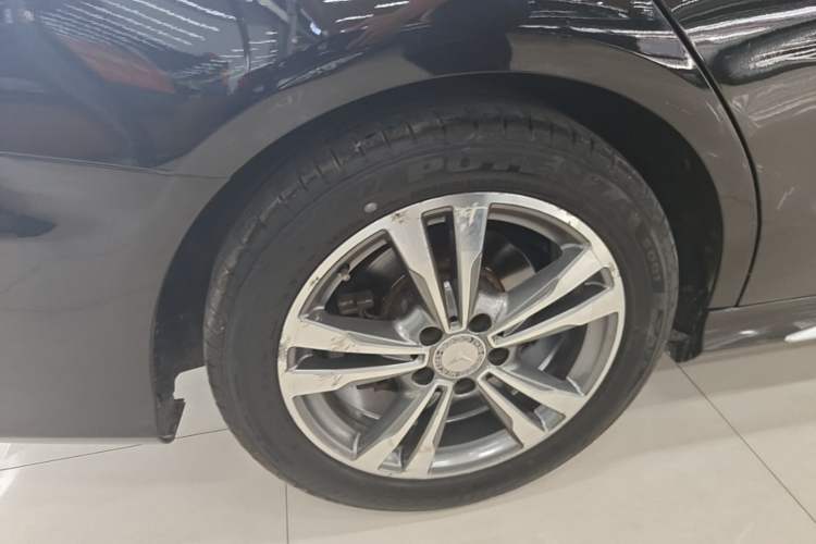Used Mercedes-Benz C-Class 2015 Revised C 200 L Sport Edition Right Rear Wheel Hub