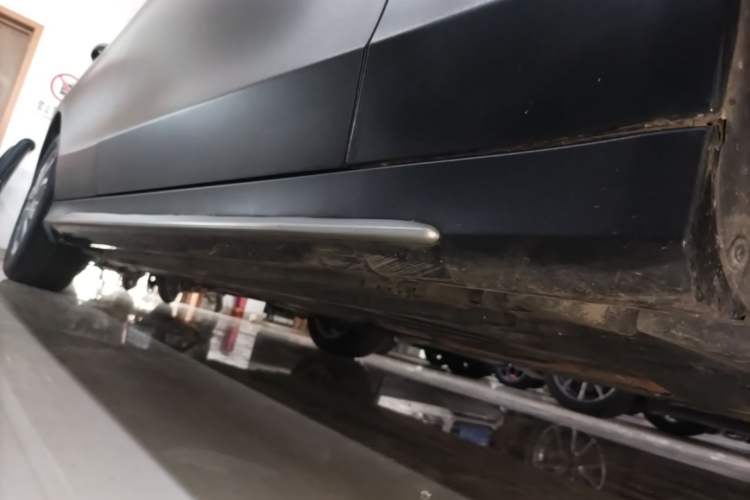 Used Mercedes-Benz C-Class 2015 C 200 L Sport Edition Right Side Sill