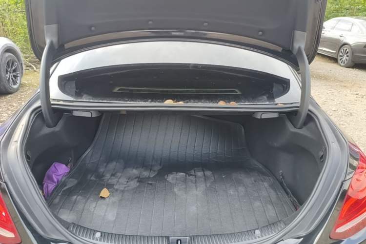 Used Mercedes-Benz C-Class 2015 C 200 L Sport Edition Trunk