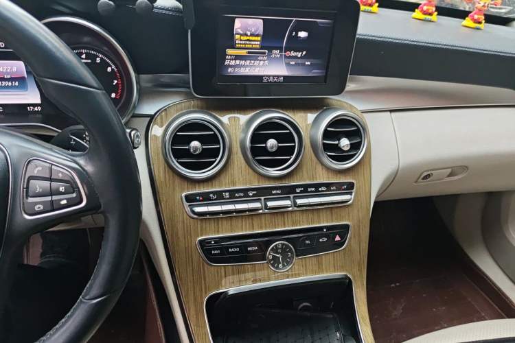 Used Mercedes-Benz C-Class 2015 C 200 L Audio And AC Panel