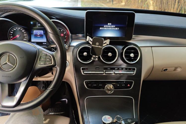 Used Mercedes-Benz C-Class 2015 Facelift C 200 L Center Console