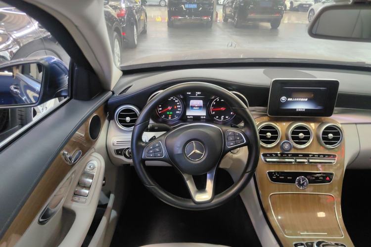 Used Mercedes-Benz C-Class 2015 C 180 L Center Console