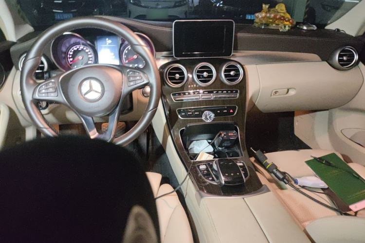 Used Mercedes-Benz C-Class 2015 C 200 L Center Console