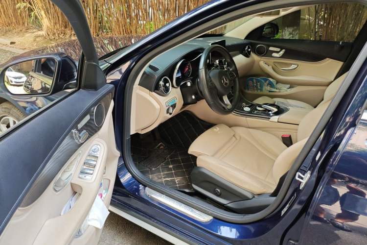Used Mercedes-Benz C-Class 2015 Facelift C 200 L Driver Seat