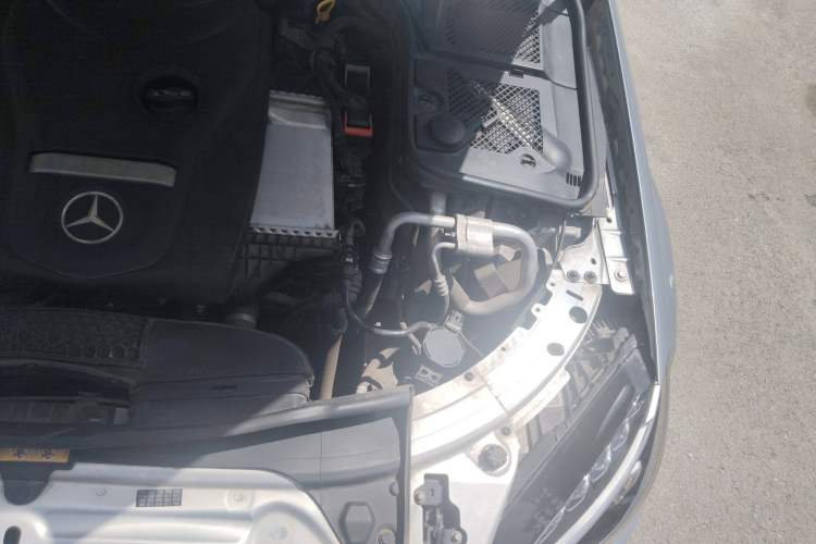 Used Mercedes-Benz C-Class 2015 C 200 L Engine Bay Left