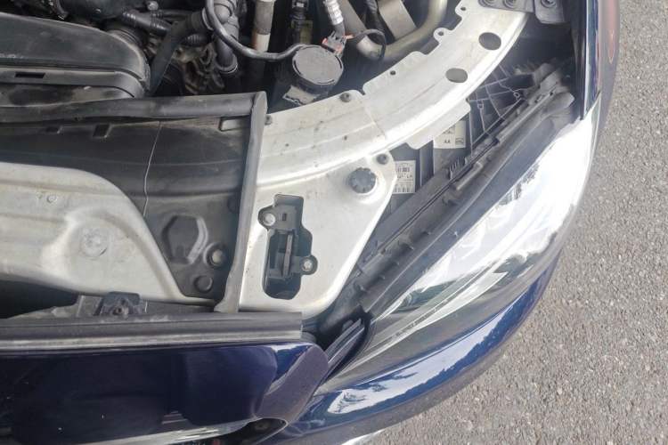 Used Mercedes-Benz C-Class 2015 Revised C 200 L Sport Edition Engine Bay Left
