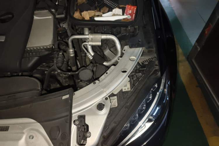 Used Mercedes-Benz C-Class 2015 C 200 Sport Edition Engine Bay Left