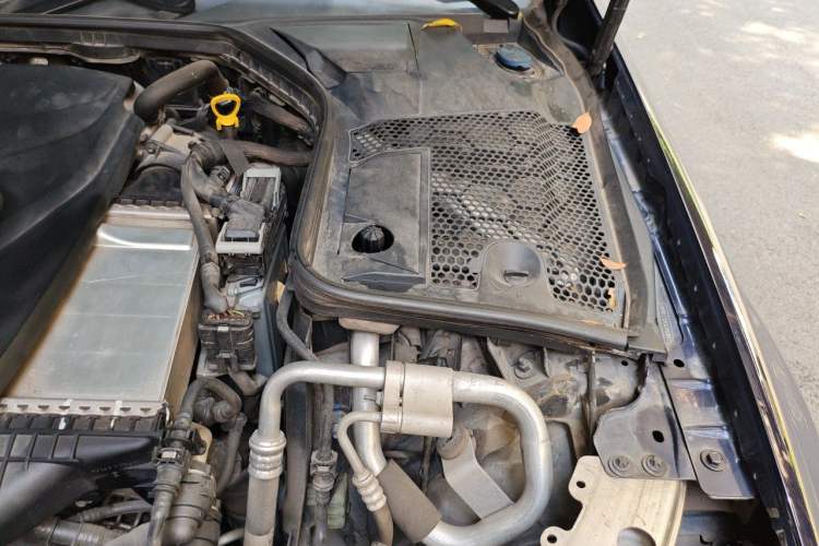 Used Mercedes-Benz C-Class 2015 Facelift C 200 L Engine Bay Left