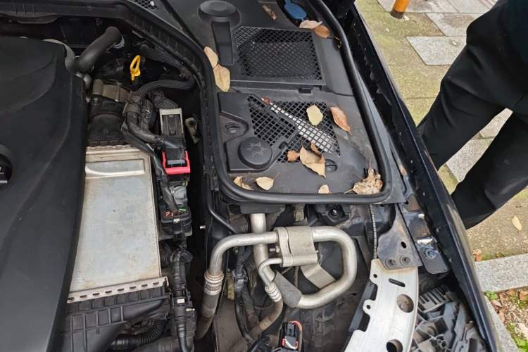 Used Mercedes-Benz C-Class 2015 C 200 L Engine Bay Left