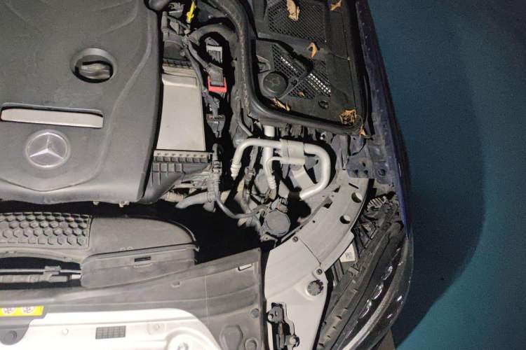Used Mercedes-Benz C-Class 2015 C 200 L Engine Bay Left