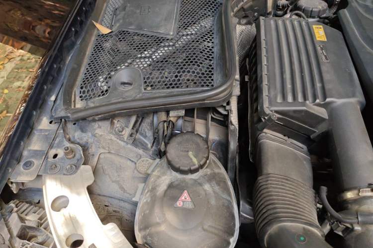 Used Mercedes-Benz C-Class 2015 Facelift C 200 L Engine Bay Right