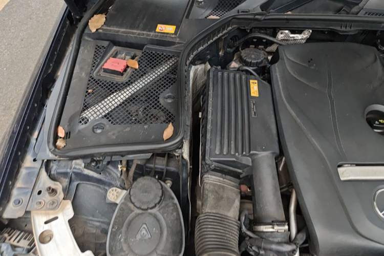 Used Mercedes-Benz C-Class 2015 C 200 L Engine Bay Right