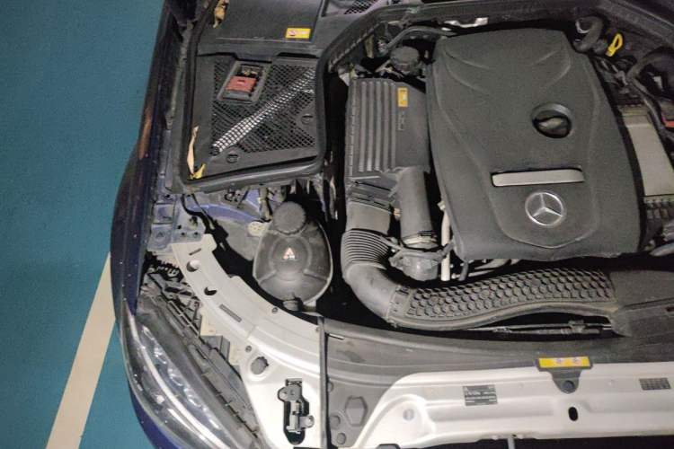 Used Mercedes-Benz C-Class 2015 C 200 L Engine Bay Right
