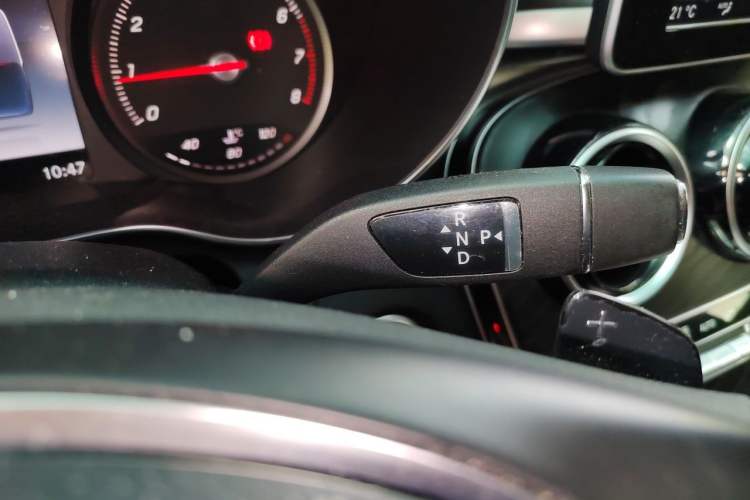 Used Mercedes-Benz C-Class 2015 Revised C 200 L Sport Edition Gear Lever