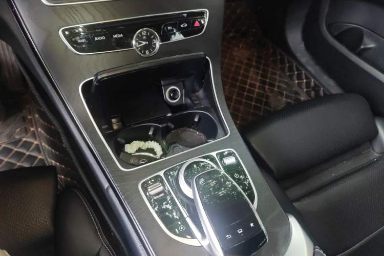 Used Mercedes-Benz C-Class 2015 Revised C 200 L Sport Edition Gear Lever