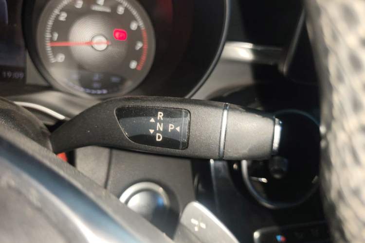 Used Mercedes-Benz C-Class 2015 C 200 Sport Edition 4MATIC Gear Lever
