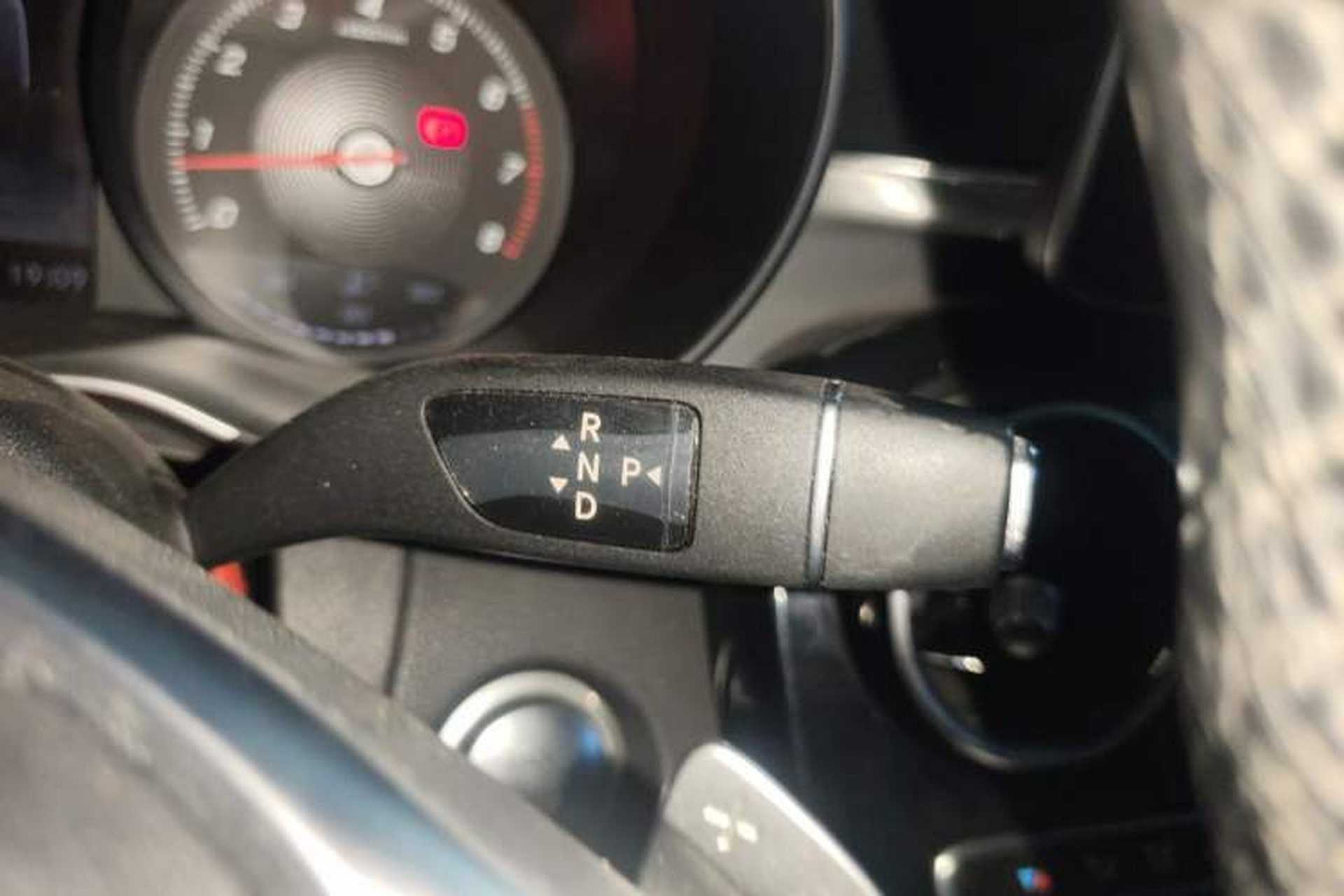 Used Mercedes-Benz C-Class 2015 C 200 Sport Edition 4MATIC Gear Lever