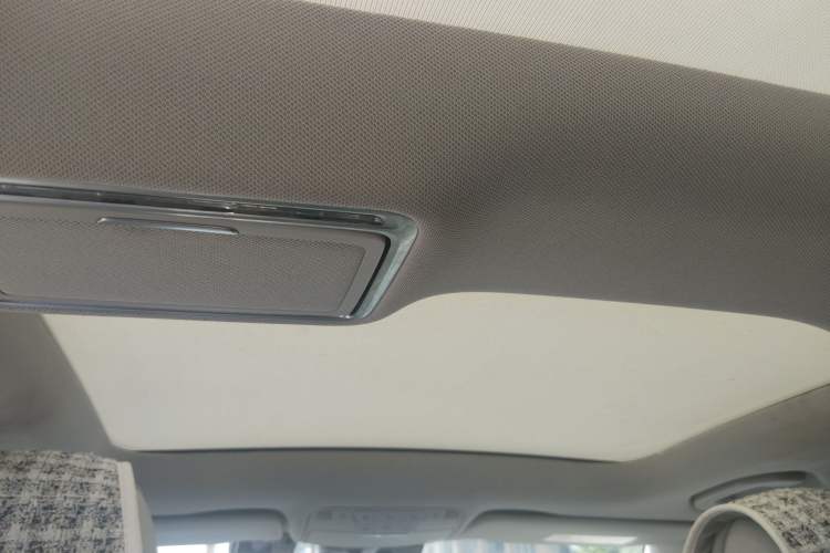 Used Mercedes-Benz C-Class 2015 C 200 L Headliner