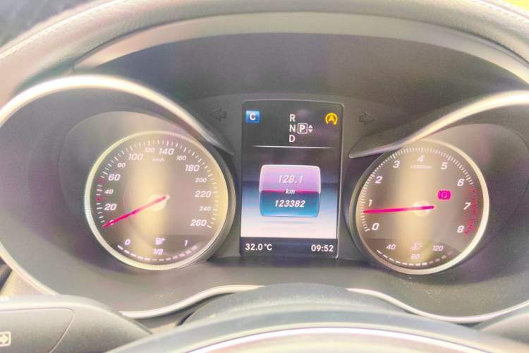 Used Mercedes-Benz C-Class 2015 Revised C 200 L Sport Edition Instrument Cluster